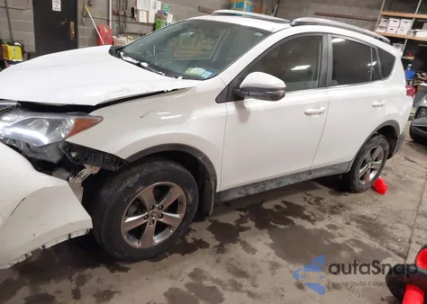 2015 Toyota Rav4 Xle z USA, uszkodzony, nr VIN JTMWFREV9FD078473